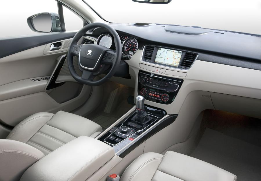  Peugeot 508 SW 2010 года  (фото 6 из 33)